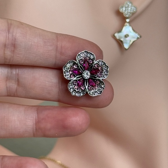 ⚜️ 🌺 Elegant Floral Brooch With Pink Zirconia - Picture 7 of 8